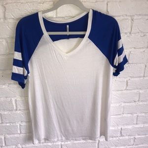 •NWOT• LADIES Casual V-Neck!!!